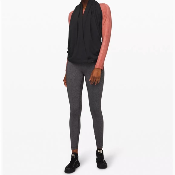 Lululemon square scarf 27” with snaps black and purple - Picture 4 of 8